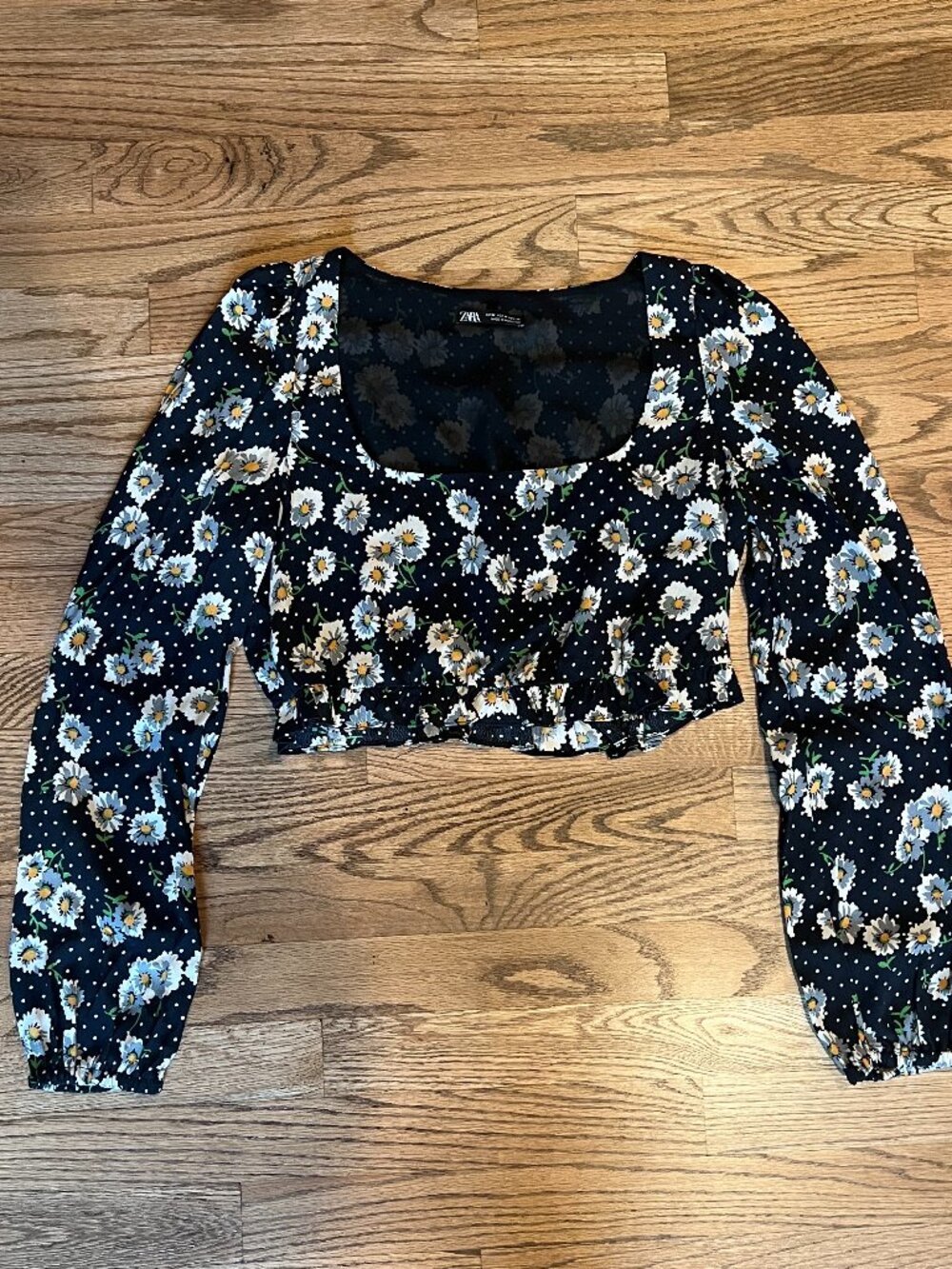 Zara Long-Sleeve Crop Top with Daisy and Polka Dot Pattern